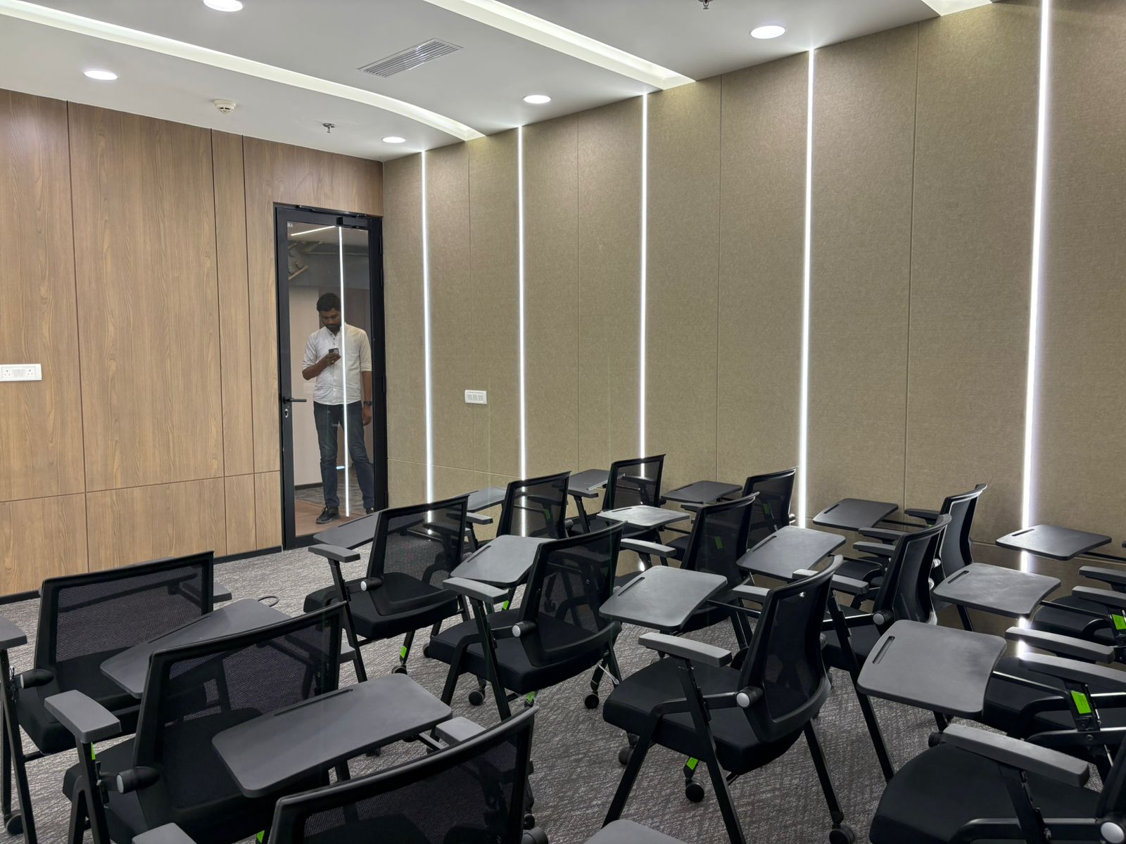 Global Green Interior Design Company Logo - Sustainable Design Experts